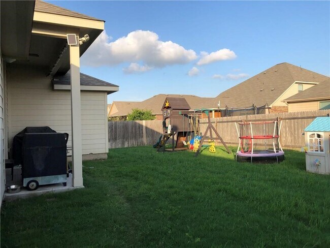 Building Photo - 1028 Arvada Dr