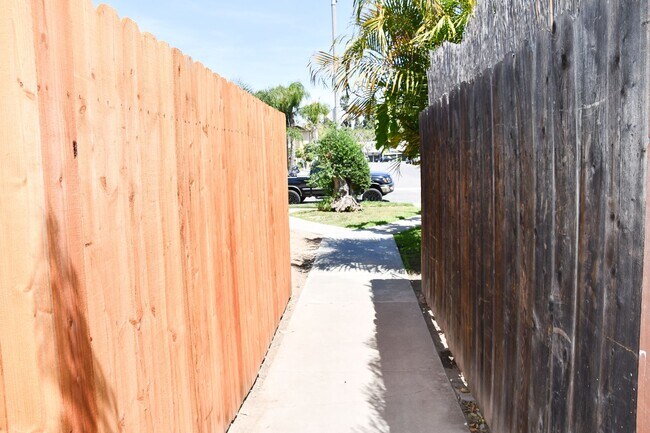 Building Photo - Tularosa (344) West