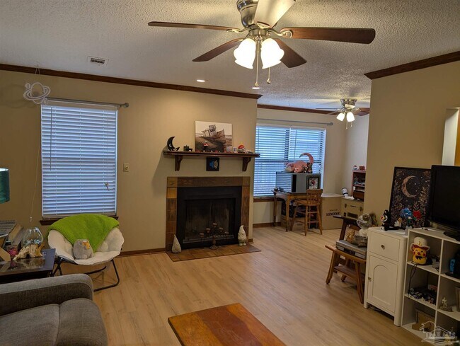 Building Photo - 11996 Scenic Hwy