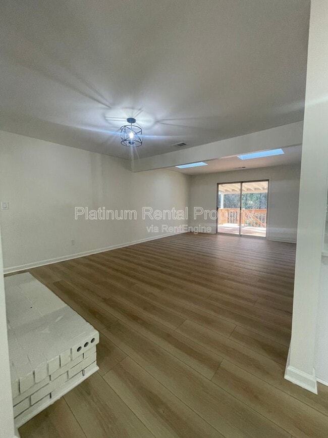 Building Photo - 1245 Shore Dr SW