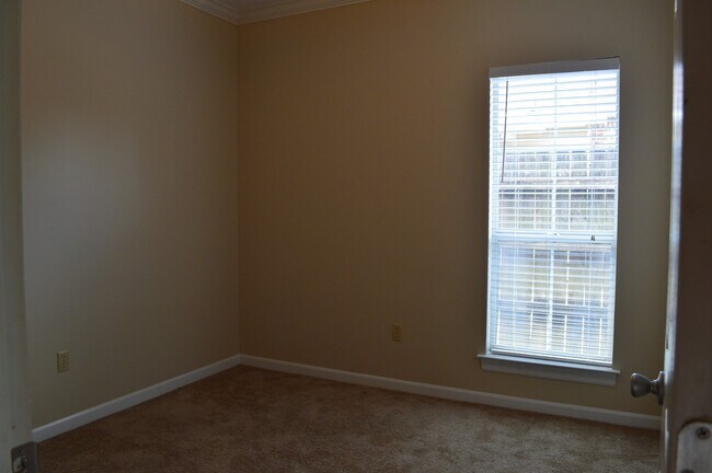 Building Photo - 18574 Lake Iris Ave