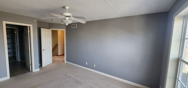 Building Photo - 2 Bed 2.5 Bath Townhome