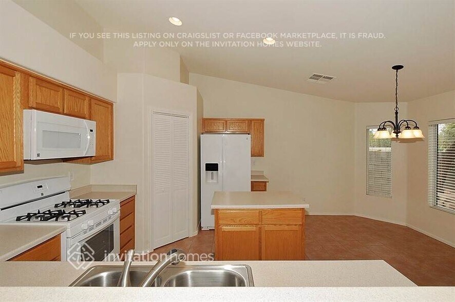 Building Photo - 5912 Negril Ave