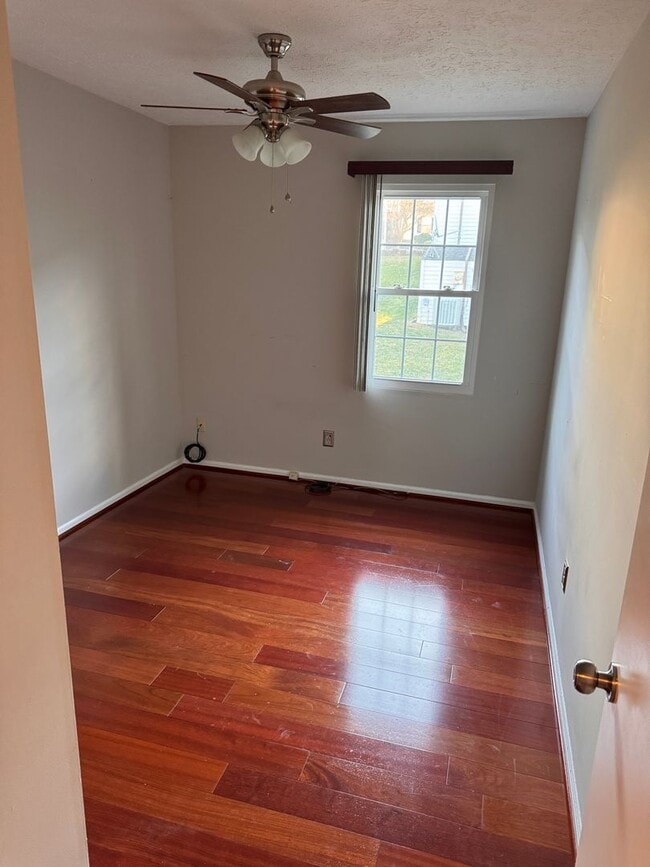 Building Photo - 3 Bedroom || 2.5 Bathroom - Townhome