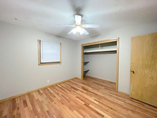 Building Photo - 2 bed brick home outside town