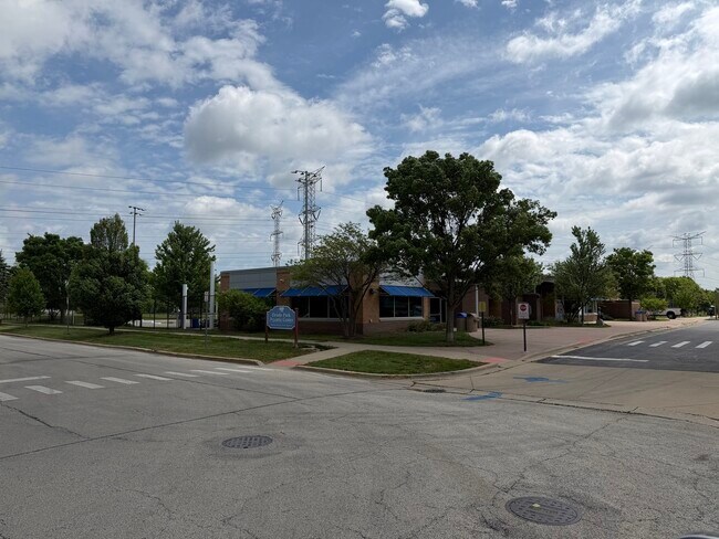 Building Photo - 8908 Ozark St