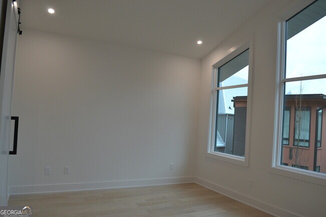 Building Photo - 370 2nd St