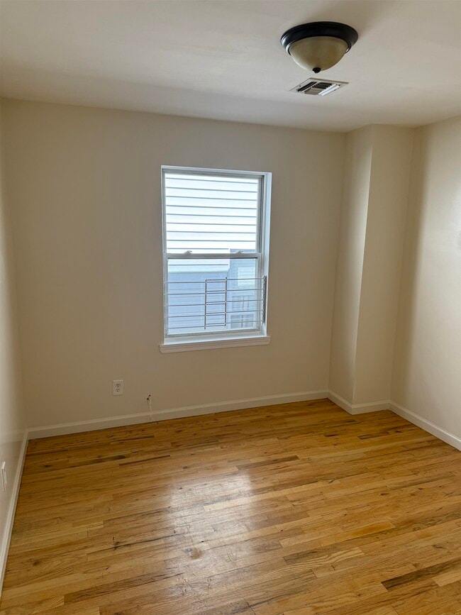 Building Photo - 99 Bidwell Ave