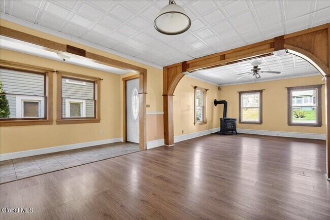 Building Photo - 204 Saratoga Ave