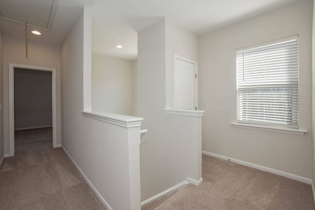 Building Photo - Four Bedroom Townhome!