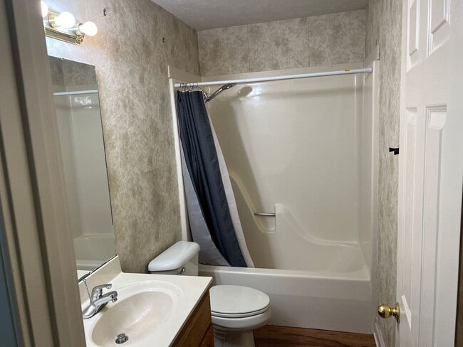 Building Photo - 371 Farris Rd