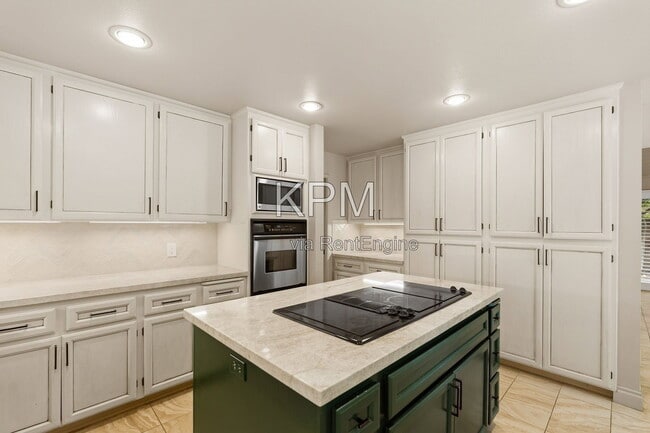 Building Photo - 3342 Cove Cir