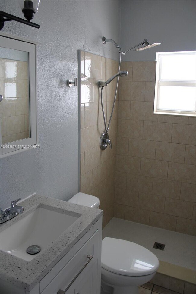 Building Photo - 3825 SW 88th Ct