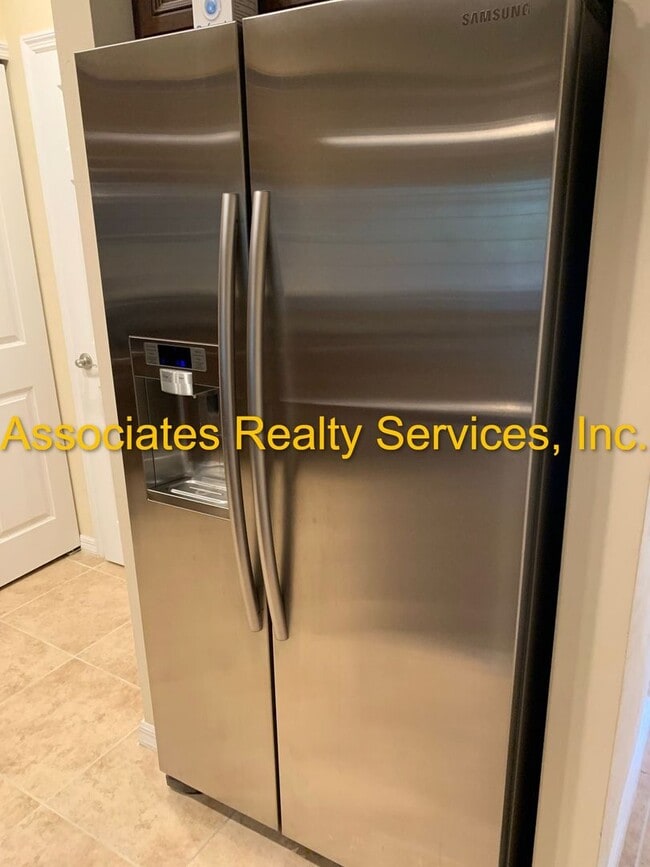 Building Photo - Sublease!   Lovely End Unit in Villas of West End LOOK!