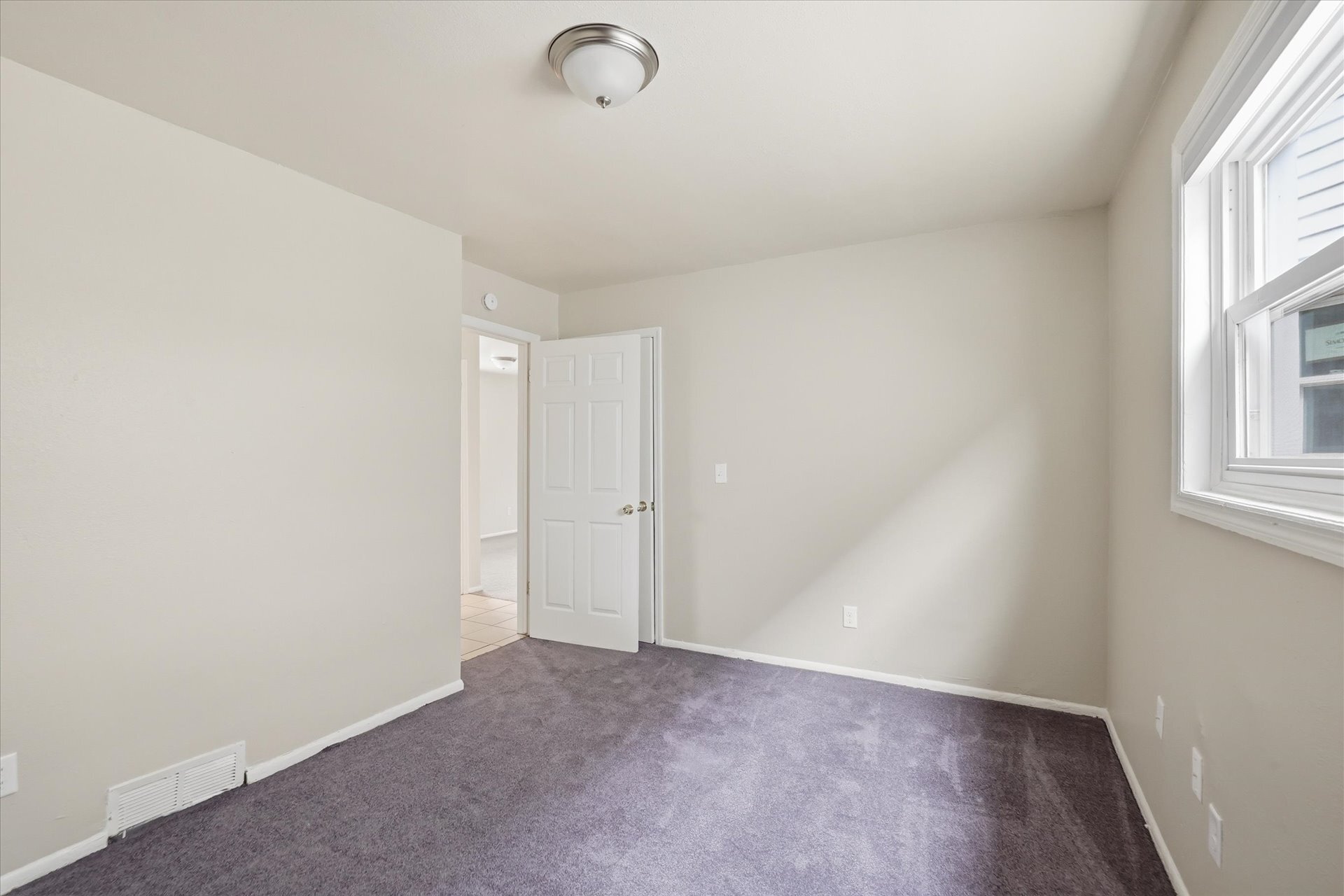 Bedroom 2 - entry - 101 W Meinecke Ave