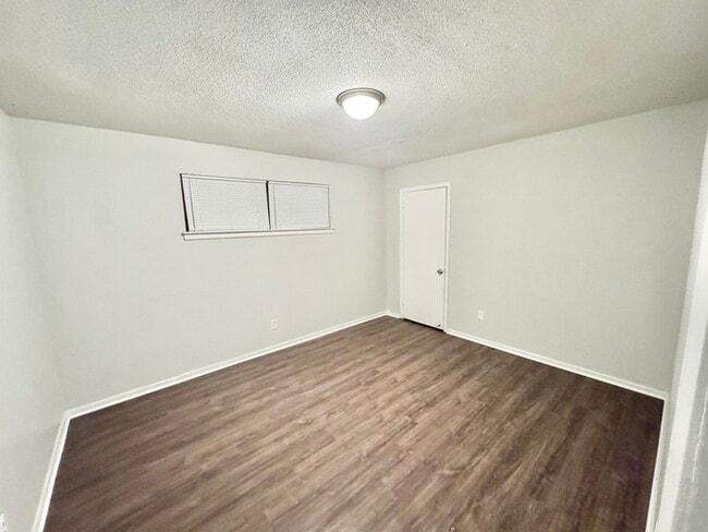 Building Photo - 4079 Forest View Dr