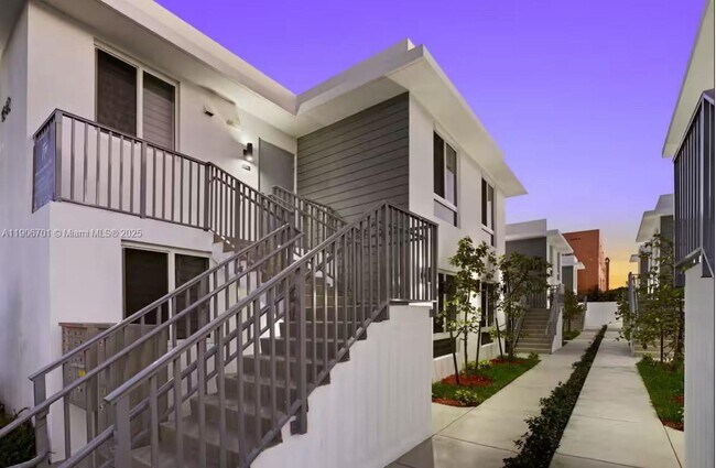 Building Photo - 1542 NW 2nd St