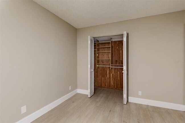 Building Photo - 2775 Kipps Colony Dr S