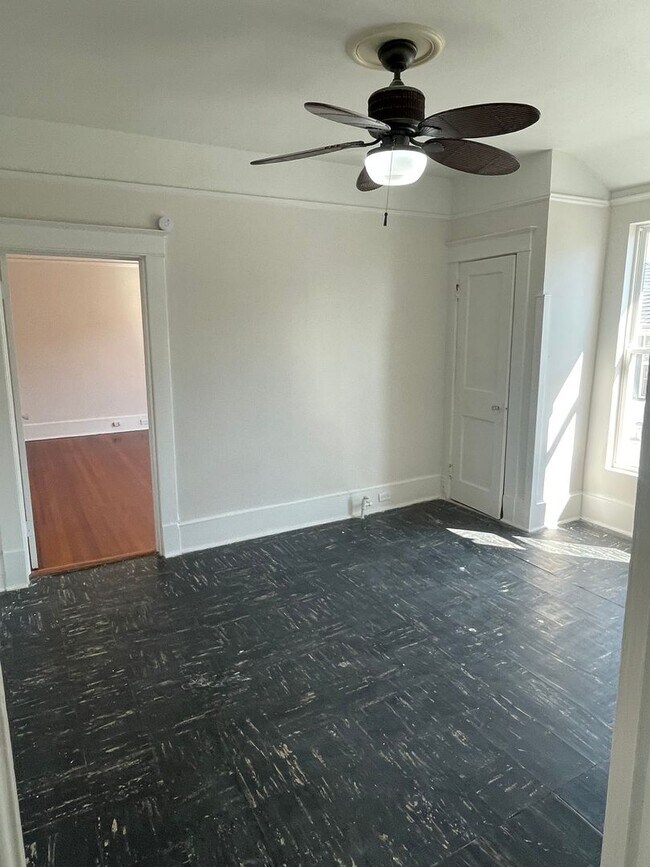 Building Photo - PRICE REDUCED! Newly Renovated 3BD/2BA in Lakeview