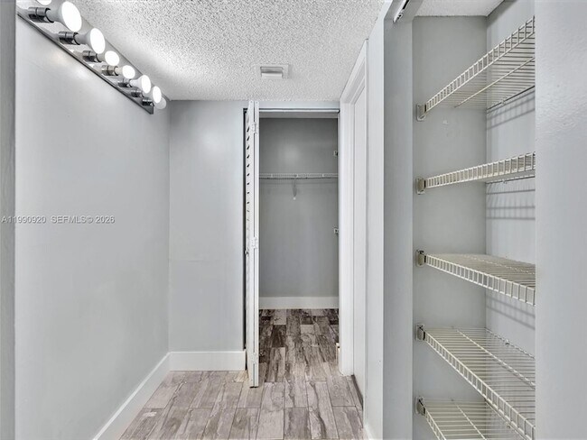 Building Photo - 9777 Westview Dr