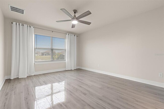 Building Photo - 9256 Royal River Cir