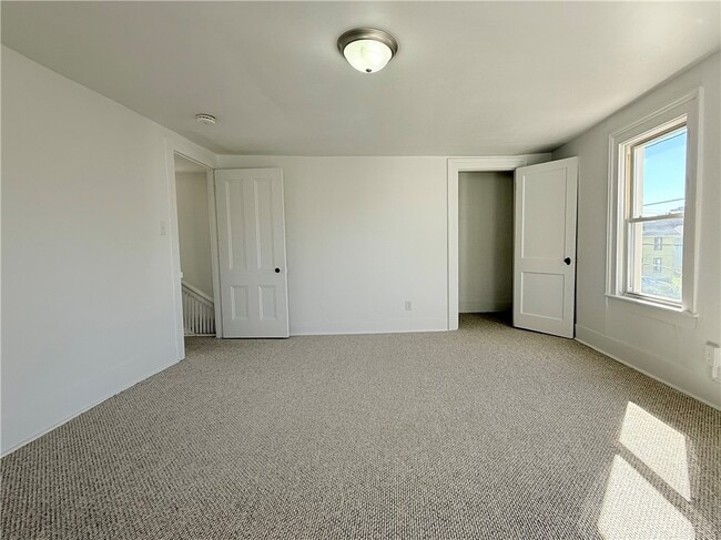 Building Photo - 408 Oak St