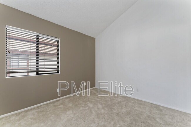 Building Photo - 18142 Sundowner Way