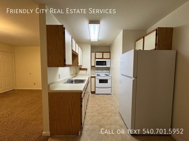 Building Photo - 1115 Lincolnshire Dr