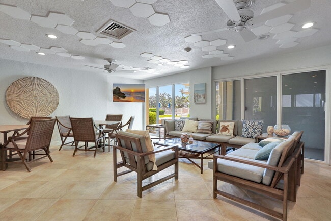 Building Photo - 1069 Hillsboro Mile