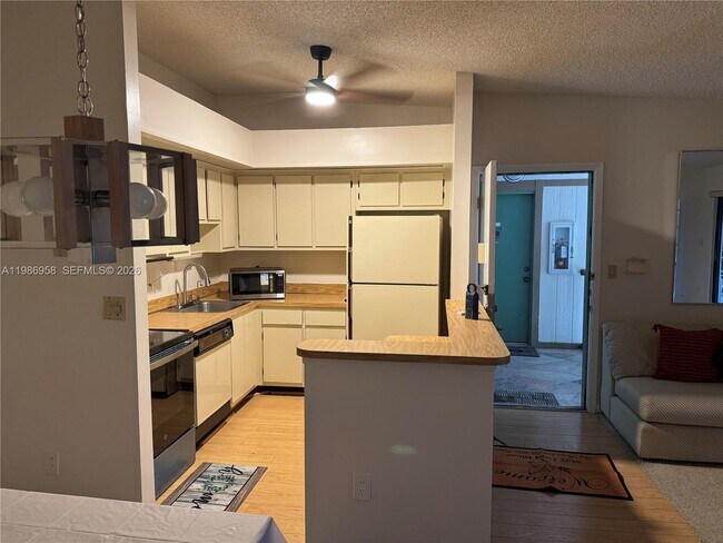 Building Photo - 10419 E Clairmont Cir