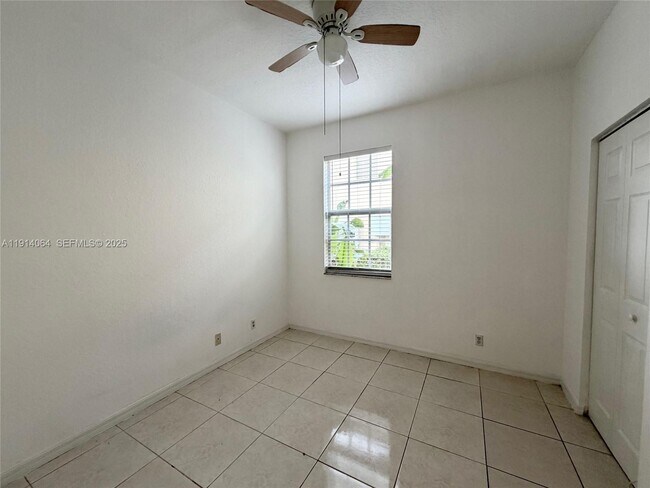 Building Photo - 9133 Pershore Pl