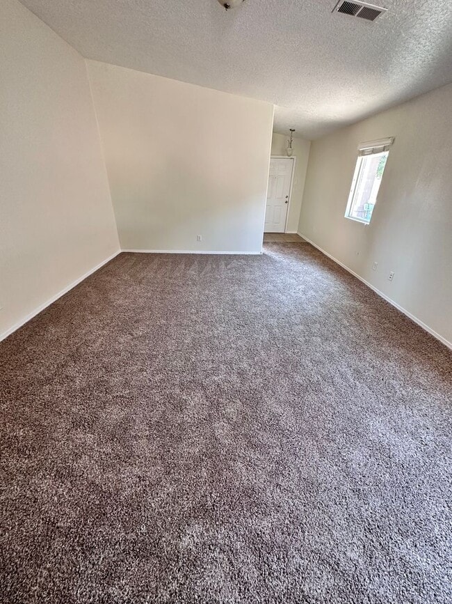 Cute 3 bed 2 bath home in Huning Ranch. MO... 581 Desert Senna Ave SW