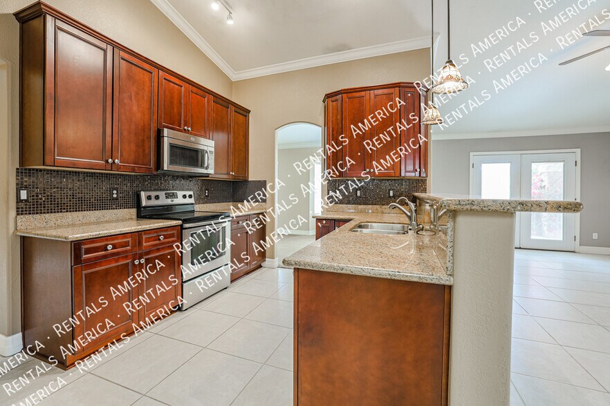 Building Photo - 6325 W Potter Dr