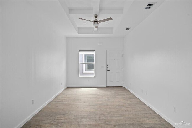 Building Photo - 13 Notre Dame Ave