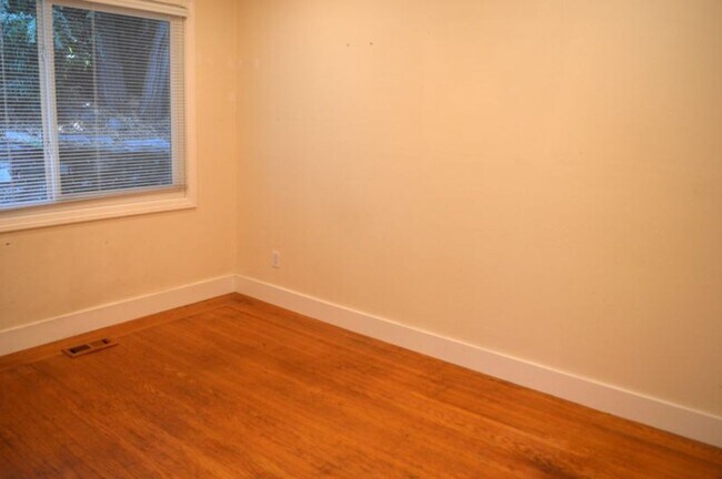Building Photo - 38-40 Forbes Ave