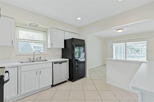 Building Photo - 9 Crompton Pl