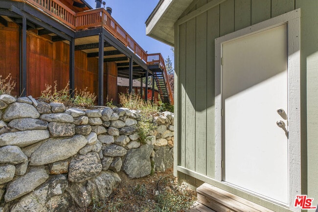 Building Photo - 1712 Woodland Dr