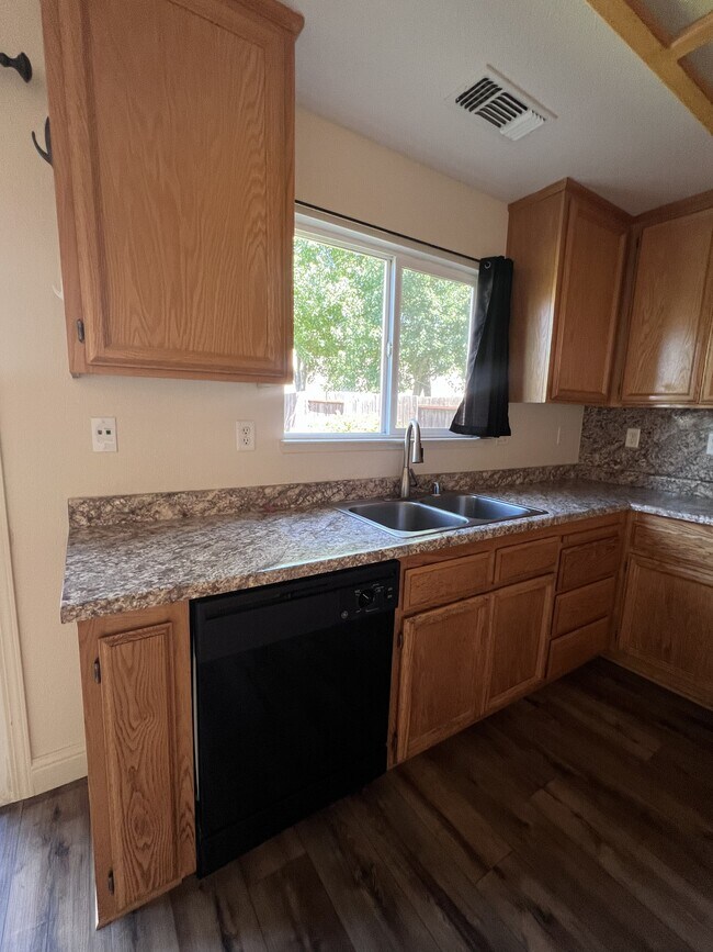 Building Photo - 1694 Shay Way
