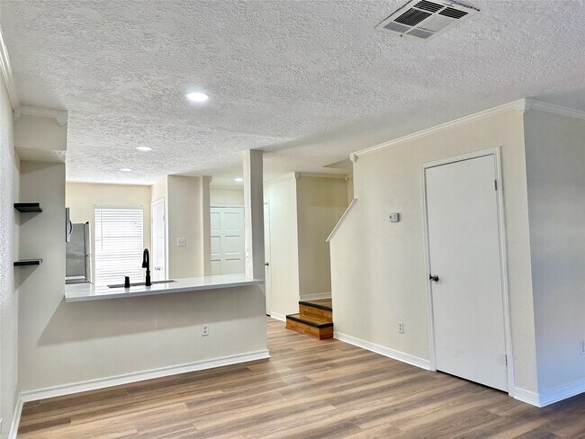 Building Photo - 1715 Moritz Dr