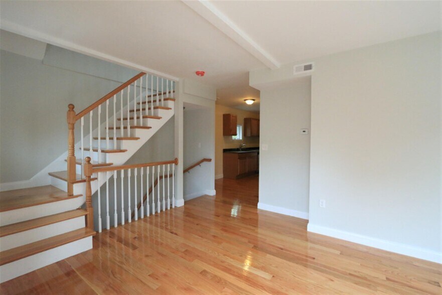 Building Photo - 29 Elmwood St