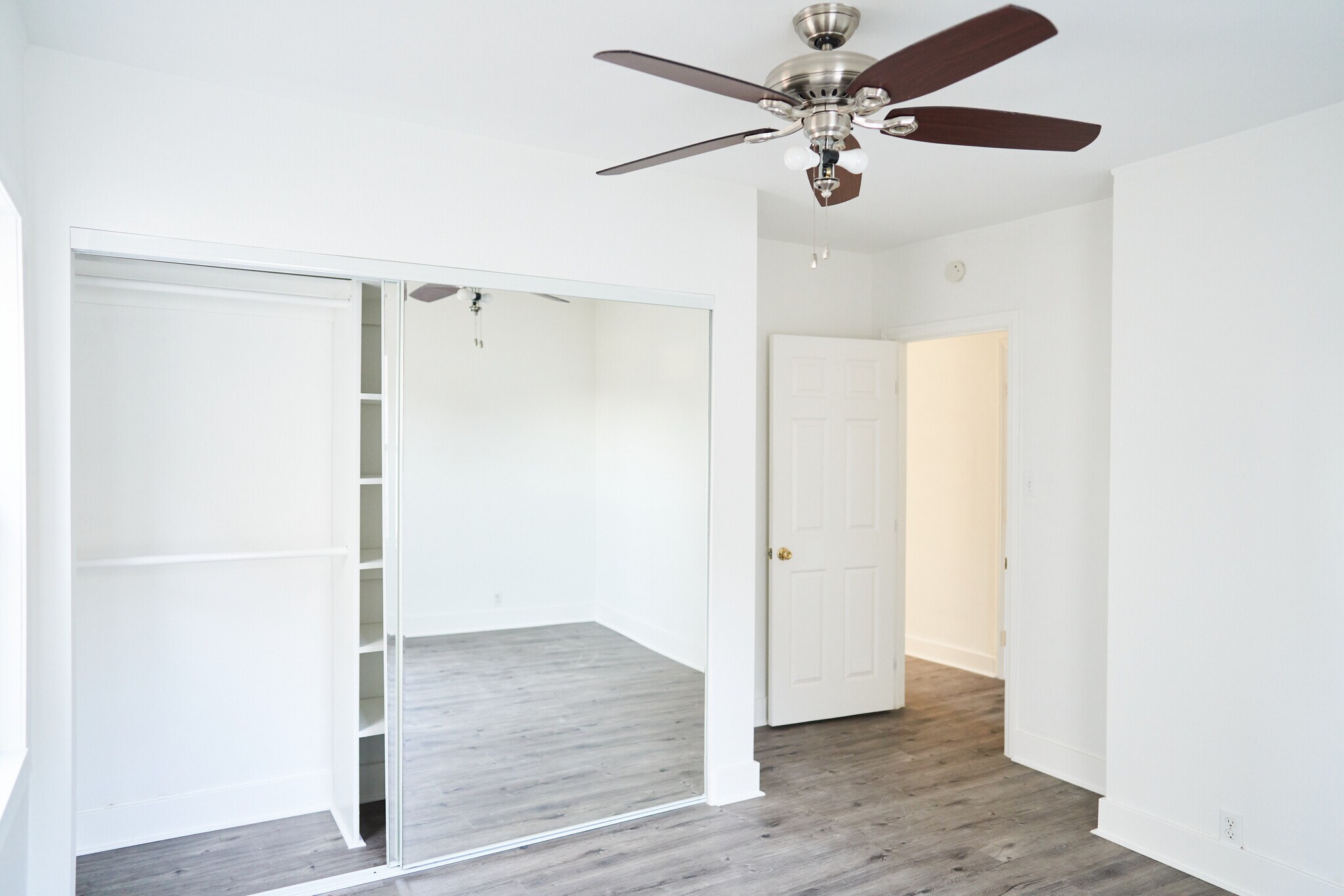 Building Photo - 606 E Realty St