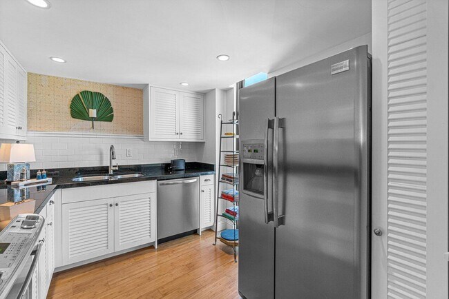 Building Photo - 1200 S Flagler Dr