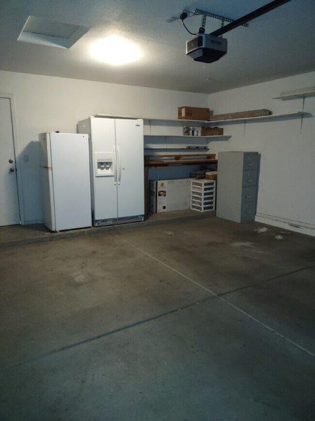 Building Photo - PEORIA ESTATES