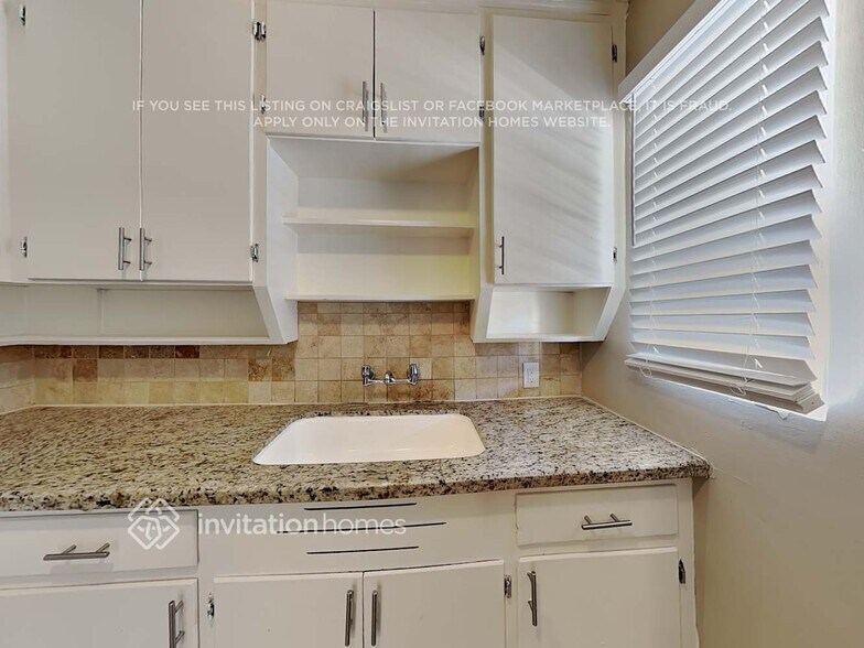 Building Photo - 9444 N 4th Ave