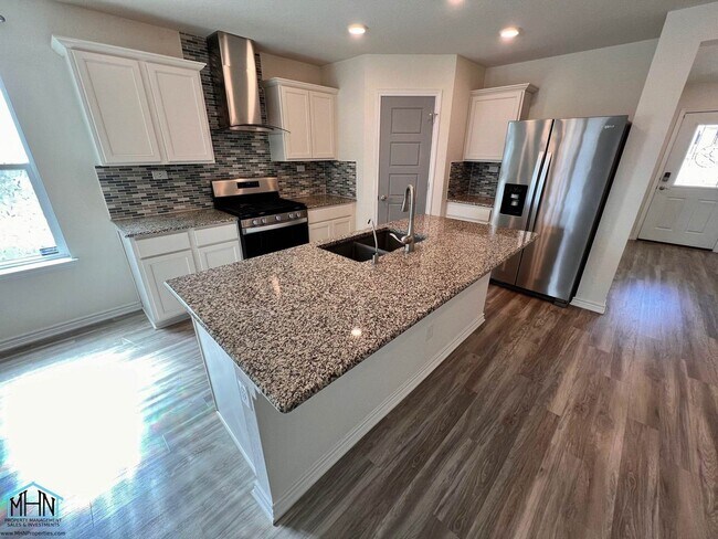 Building Photo - Beautiful 2-story 4 bed/2.5 bath home with...