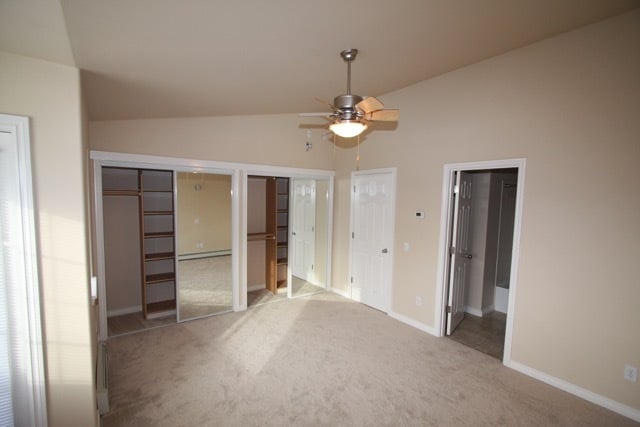 Building Photo - 2 Bedroom Townhouse close to Downtown!