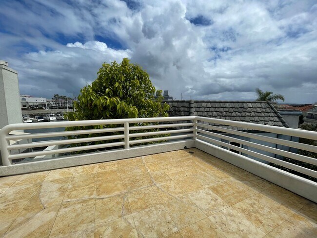 Building Photo - 61 The Point