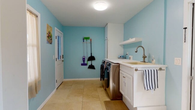 Building Photo - 110 Pinecliff Dr