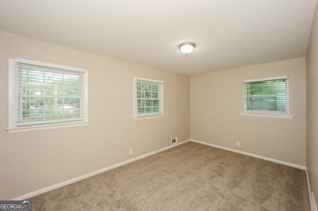 Building Photo - 5285 Chantilly Terrace