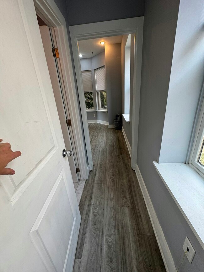 Building Photo - 1522 N Willington, Unit 2